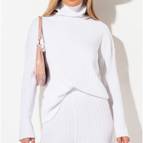 Akira White Turtleneck sweater - Picture 1 of 3